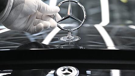 Bei Mercedes-Benz soll k&uuml;nftig wieder mehr im B&uuml;ro vor Ort gearbeitet werden. (Archivbild)