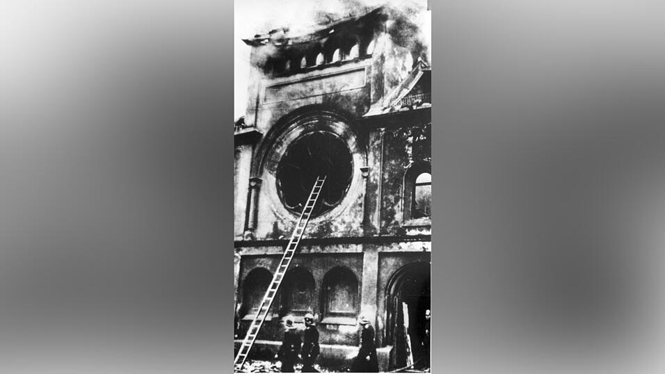 Am 9. November jährt sich die Pogromnacht von 1938, bei der die Nazis deutschlandweit wie hier in Berlin Synagogen in Brand setzten. (Archivfoto) Am 9. November jährt sich die Pogromnacht von 1938, bei der die Nazis deutschlandweit wie hier in Berlin Synagogen in Brand setzten. (Archivfoto)