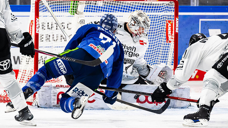K&ouml;lns herausragender Torh&uuml;ter Janne Juvonen, der in dieser Szene in h&ouml;chster Not gegen Nick Halloran rettet, machte am Sonntag bei der Niederlage der Tigers gegen den Spitzenreiter den Unterschied aus.