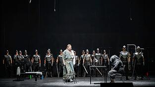 In der Neuinszenierung wird &laquo;Siegfried&raquo; in die Gegenwart gebracht.
