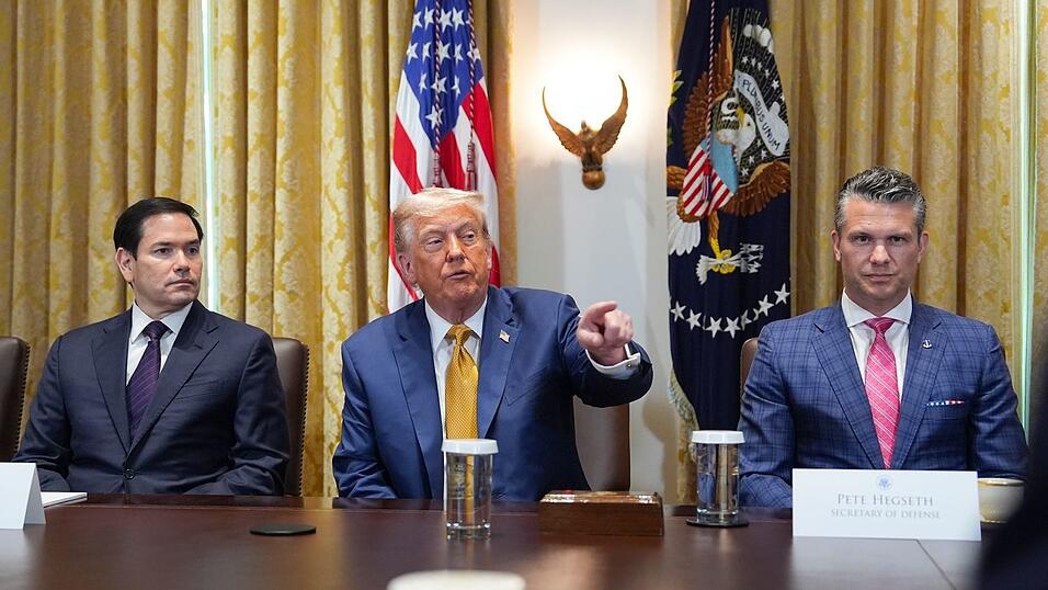 US-Außenminister Marco Rubio, US-Präsident Donald Trump und US-Verteidigungsminister Pete Hegseth US-Außenminister Marco Rubio, US-Präsident Donald Trump und US-Verteidigungsminister Pete Hegseth