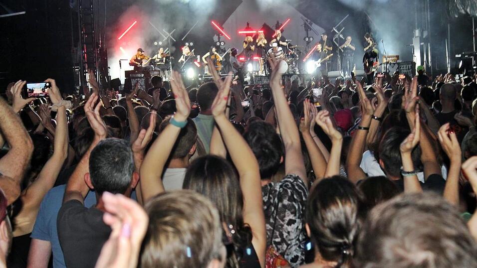 Fotos des&nbsp;ersten Open-Air-Abends auf der Ringelstecherwiese.&nbsp;