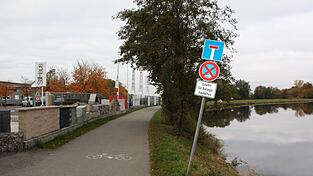 Jetzt ist der Weg am Regen unscheinbar. Doch im Zuge der Hochwasserfreilegung könnten Badebuchten und Ruheplätze entstehen.
