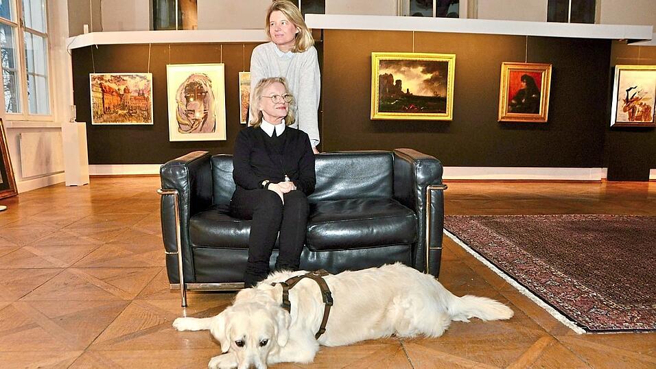 Angela Berr-Keup ist heute Gesch&auml;ftsf&uuml;hrerin des Auktionshauses, das ihre Mutter Maria-Anna Keup mit ihrem Mann Klaus-Dieter aufgebaut hat. Mit im Bild Auktions- und Familienhund Sam.