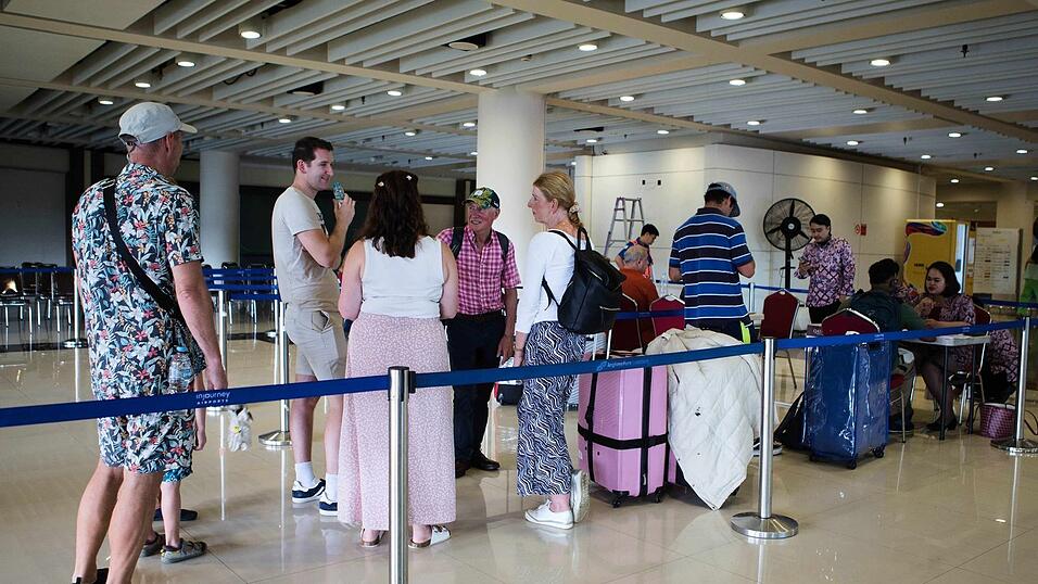 Gestrandet auf Bali: Vielerorts k&ouml;nnen Menschen nicht weiterreisen, da Fl&uuml;ge in den Nahen Osten gestrichen wurden.