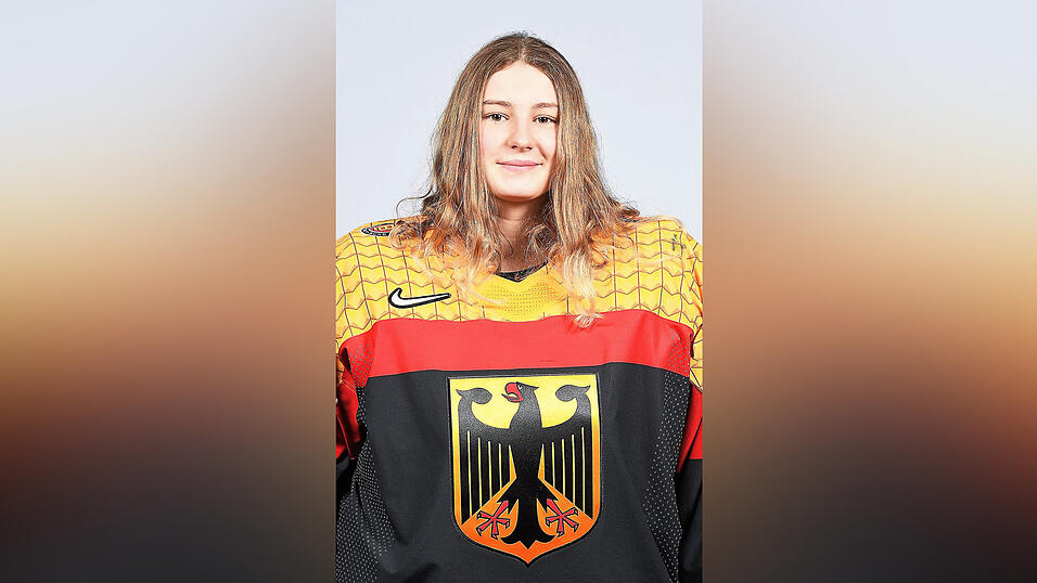 Das Trikot der Nationalmannschaft hat Chiara Schultes schon zuvor bei Juniorinnen-Weltmeisterschaften getragen - die A-WM in Kanada mit den deutschen Eishockey-Frauen war für die 17-jährige Torhüterin des EHC Straubing 'aber noch mal eine ganz andere Hausnummer'. Das Trikot der Nationalmannschaft hat Chiara Schultes schon zuvor bei Juniorinnen-Weltmeisterschaften getragen - die A-WM in Kanada mit den deutschen Eishockey-Frauen war für die 17-jährige Torhüterin des EHC Straubing 'aber noch mal eine ganz andere Hausnummer'.