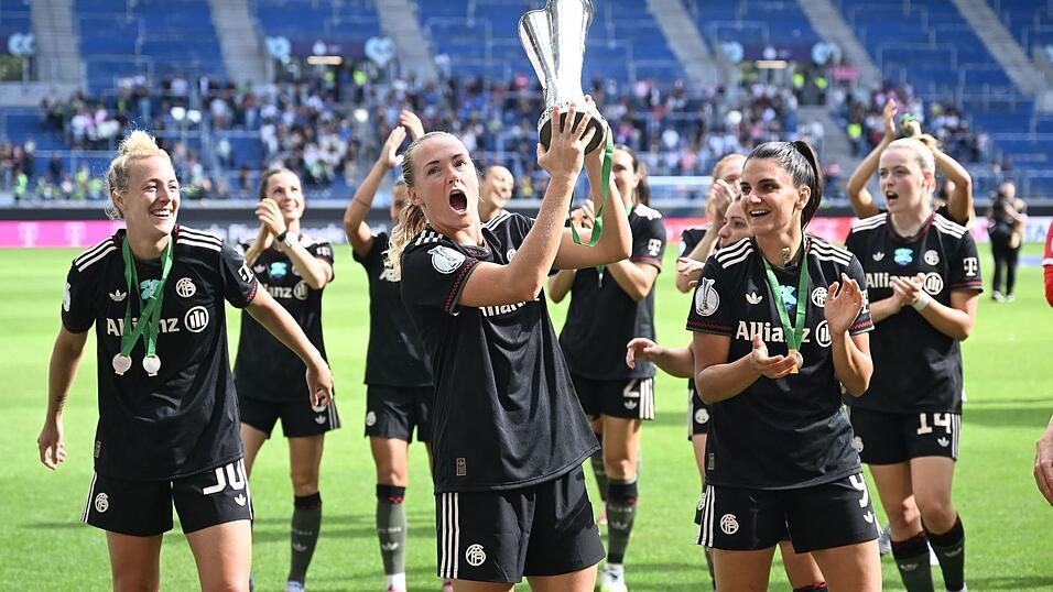 Titelverteidiger im Supercup: die Fußballerinnen des FC Bayern. (Archivbild) Titelverteidiger im Supercup: die Fußballerinnen des FC Bayern. (Archivbild)