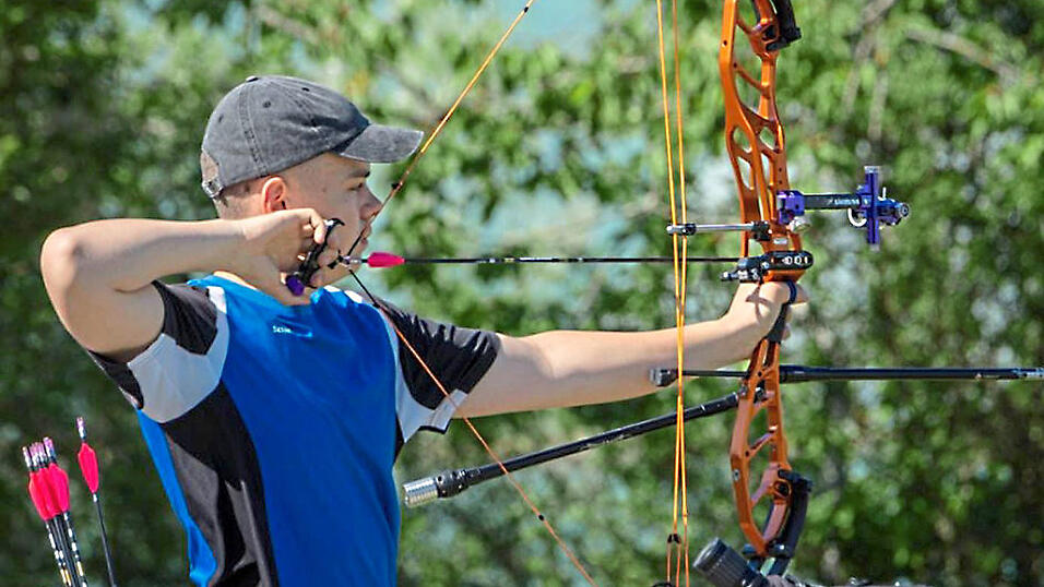Simon Moritz aus Oberschneiding- ein aufstrebender Sportler am Compound-Bogen beim Ranglistenturnier in Hamm. Simon Moritz aus Oberschneiding- ein aufstrebender Sportler am Compound-Bogen beim Ranglistenturnier in Hamm.