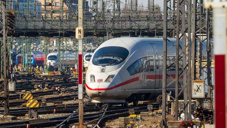 Fahrten zwischen München und Nürnberg könnten wegen mehr Verkehr länger dauern. (Symbolbild) Fahrten zwischen München und Nürnberg könnten wegen mehr Verkehr länger dauern. (Symbolbild)