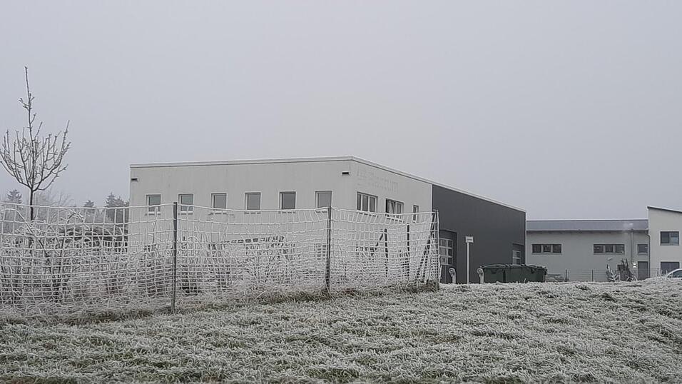 Die Gewerbehalle in Hauzendorf wurde seit Dezember 2023 als Asyl-Unterkunft genutzt.