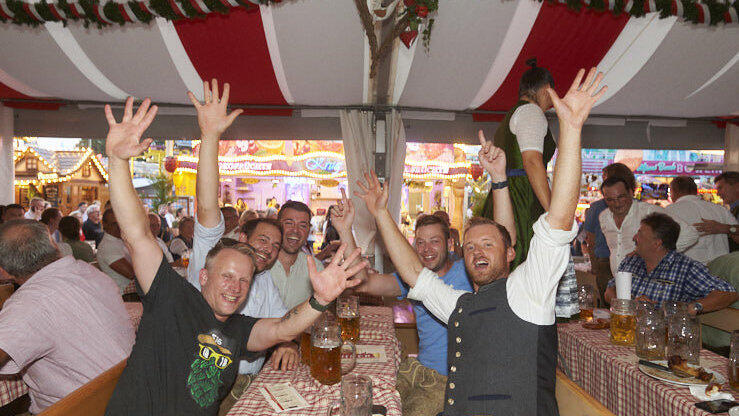Die Partybilder vom Freitag, 15. August, aus dem Festzelt Lechner. Die Partybilder vom Freitag, 15. August, aus dem Festzelt Lechner.