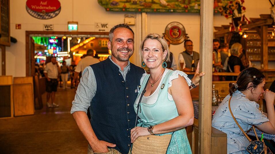 Die Partybilder vom Montag, 17. August, aus dem Festzelt Greindl. Die Partybilder vom Montag, 17. August, aus dem Festzelt Greindl.