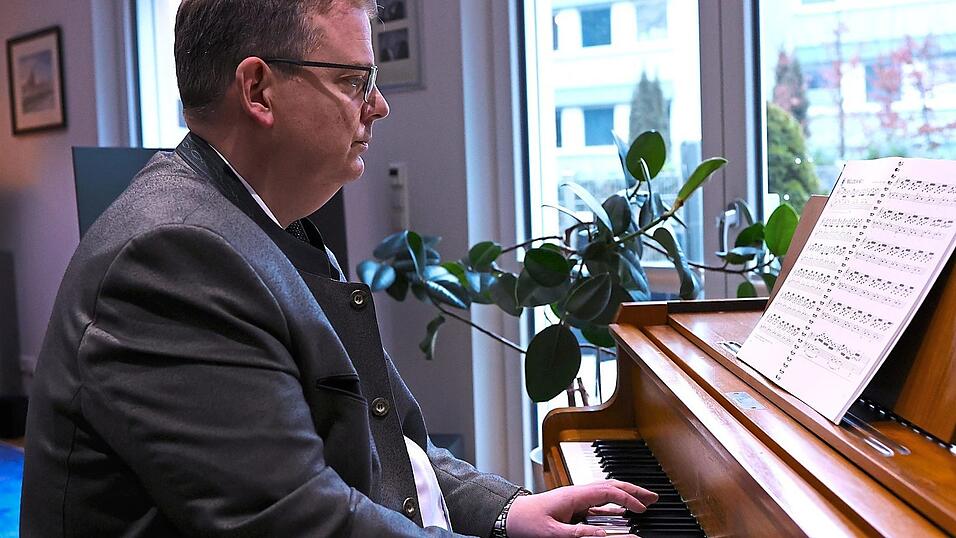 Am Familienerbstück lasse es sich manchmal am besten denken, sagt Ulrich Lechte.