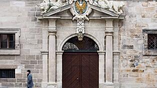 Experten der Stadt Nürnberg versuchen, den Angriff auf die Website abzuwehren. (Symbolbild)