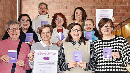 Sie wollen Frauen vernetzen, sie st&auml;rken und ihre Themen sichtbar machen: (vordere Reihe v.l.) Christine Schrock (&bdquo;Wir sind bunt&ldquo;), Katharina Bogner (Stadt Straubing), Fatma Umul (Gleichstellungsbeauftragte), Barbara Stranninger (Caritas), (hintere Reihe v.l.) Larissa Riener (Katholische Erwachsenenbildung), Marion Lindemann (Tanz & Bewegung), Izabela Schmidt (Femconnect), Petra Penzkofer-Hagenauer (Perspektive Straubing) und Ricarda Arshad (Caritas).