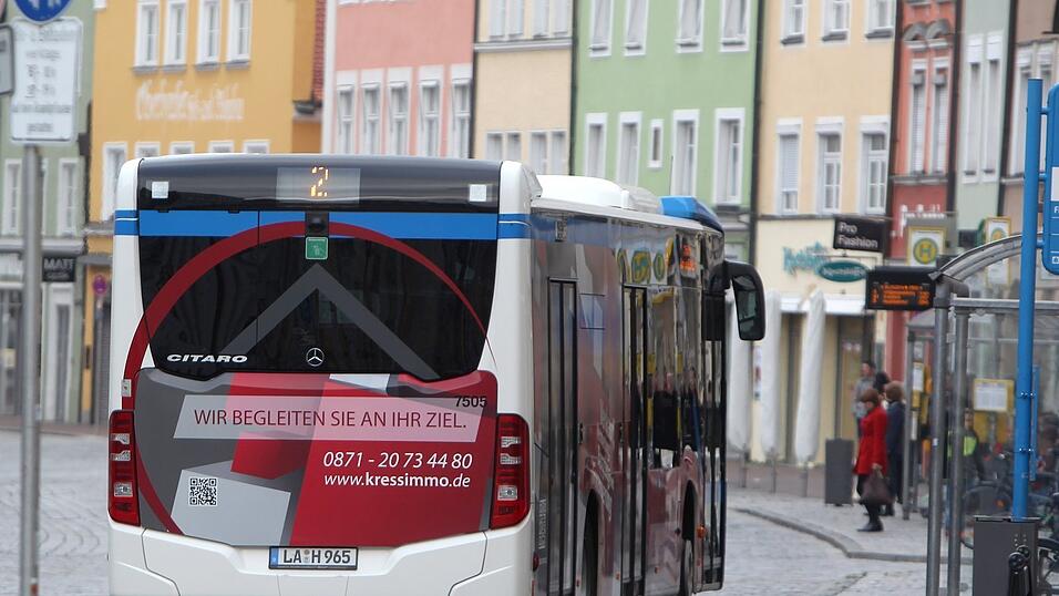 Aufgrund von Leitungsreparaturarbeiten kommt es zu einer Sperrung der Haltestellen 'Postplatz' und 'Am Alten Viehmarkt' in Richtung Podewilsstra&szlig;e.