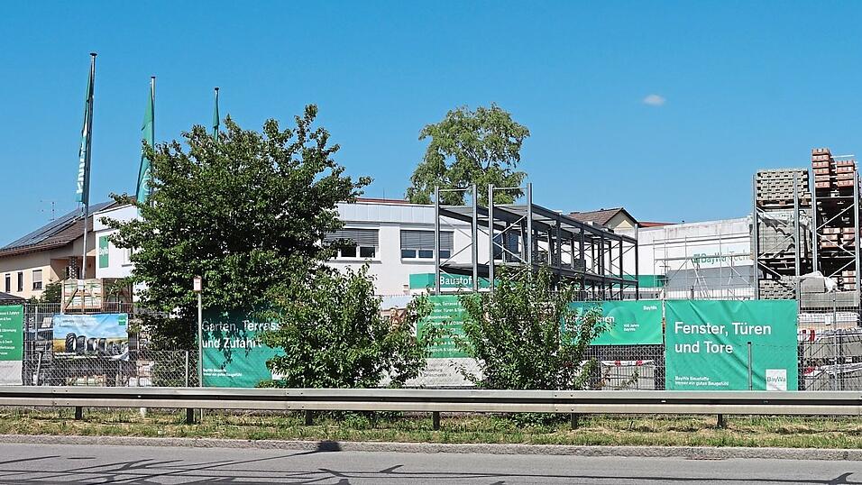 F&uuml;r das BayWa-Gel&auml;nde wurde vom Landratsamt die Aufstellung eines Bebauungsplans beantragt. Damit soll die dringend erforderliche Erweiterung des Gymnasiums erm&ouml;glicht werden.