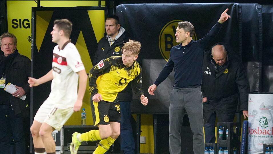 Niko Kovac (r) gibt beim BVB die Richtung vor.