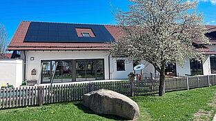 Mehr Sonnenstrom f&uuml;r das Kinderhaus