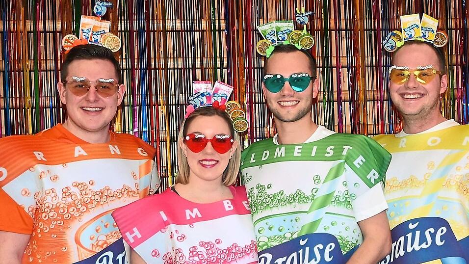 Prickelnde Kostüme mischten den Ball auf. Prickelnde Kostüme mischten den Ball auf.