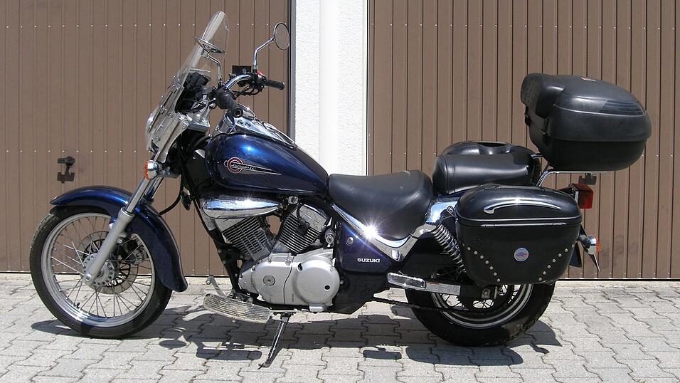 Das Motorrad des 75-Jährigen. Das Motorrad des 75-Jährigen.