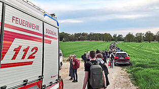 Mehr als 350 Menschen machten sich auf den Weg zum Bahnhof.