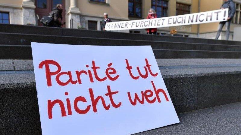 Thüringens Verfassungsrichter hat eine Paritätsregelung im Landeswahlgesetz gekippt. Thüringens Verfassungsrichter hat eine Paritätsregelung im Landeswahlgesetz gekippt.