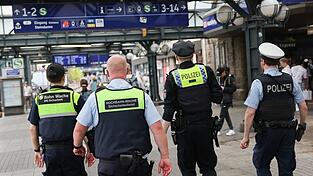 An den Bahnhöfen wollen Bundespolizei und DB Sicherheit gemeinsam die Präsenz erhöhen, um Straftaten vorzubeugen und das Sicherheitsgefühl der Reisenden zu stärken. (Archivfoto)