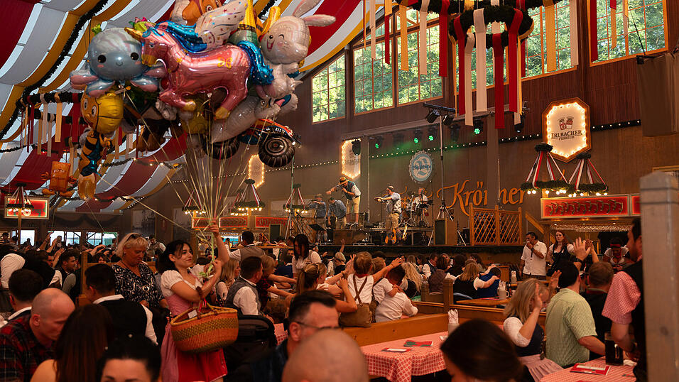 Die Partybilder vom Freitag, 11. August 2023, aus dem Festzelt Krönner. Die Partybilder vom Freitag, 11. August 2023, aus dem Festzelt Krönner.