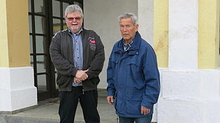 Chronist Helmuth Pöschl (l.) mit dem verstorbenen Zeitzeugen Erni Fischer. (Archivbild)     