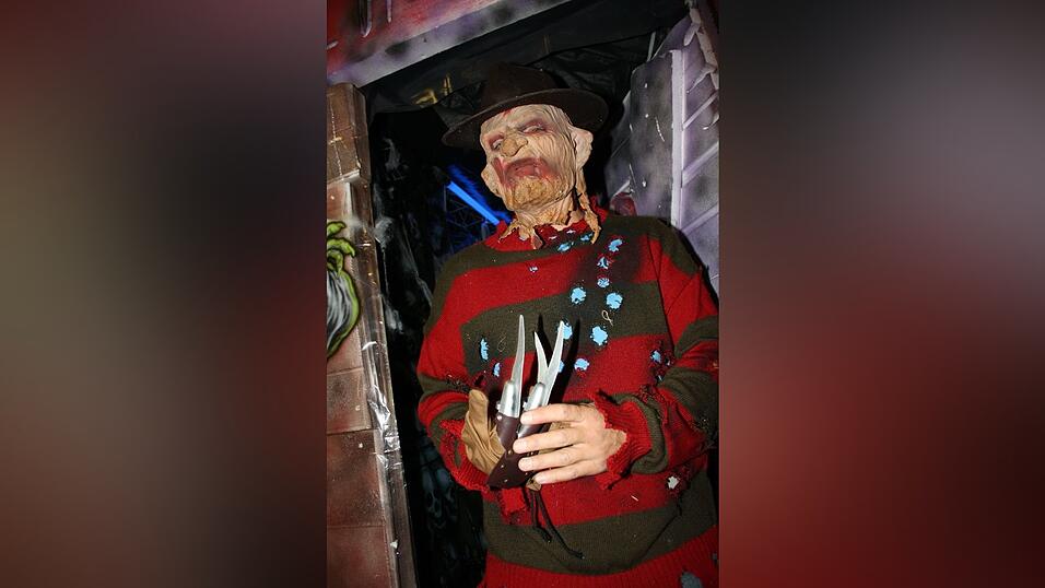 Krueger meets Krüger: Horror-Kultfigur Freddy spukt bis Halloween im gleichnamigen Freizeit-Center in Ittling.