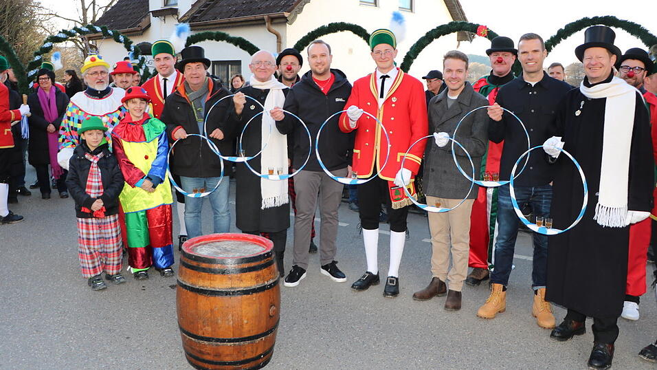 Gleich sechs Reifenschwingergenerationen erwiesen Michael Hintermeier die Ehre.