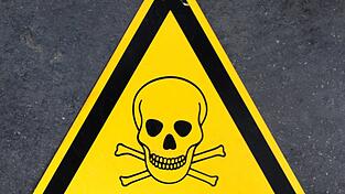 Giftige Flüssigkeiten sollte man niemals offen herumstehen lassen, appelliert ein Zinzendorfer. Giftige Flüssigkeiten sollte man niemals offen herumstehen lassen, appelliert ein Zinzendorfer.