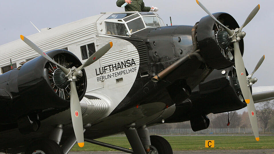 Eine historische Junkers Ju 52 (Baujahr 1936) soll zum Lufthansa-Jubil&auml;um vor der Unternehmenszentrale in Frankfurt ausgestellt werden.