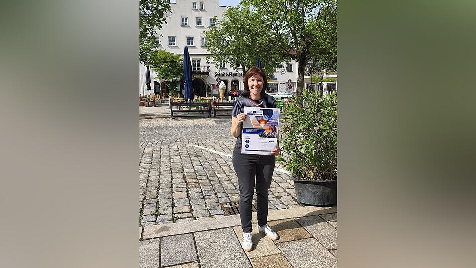 Kathrin Martin am Viechtacher Stadtplatz Kathrin Martin am Viechtacher Stadtplatz