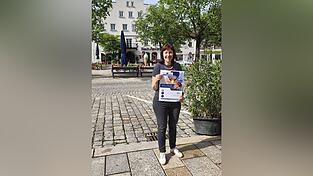 Kathrin Martin am Viechtacher Stadtplatz Kathrin Martin am Viechtacher Stadtplatz
