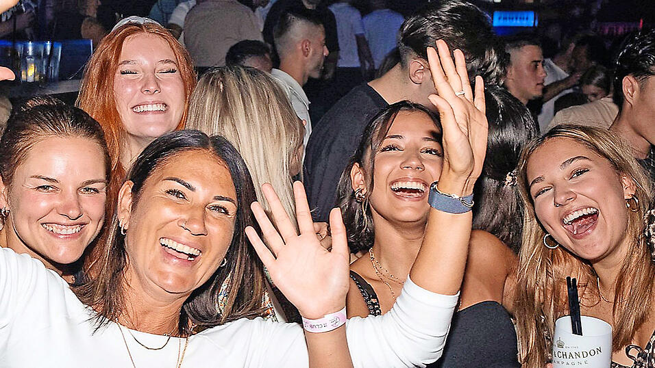 Endlich wieder Deggendorfer Nightlife! - Auch im 'Stage' feierten die G&auml;ste am vergangenen Samstag einen rauschenden Er&ouml;ffnungsabend.