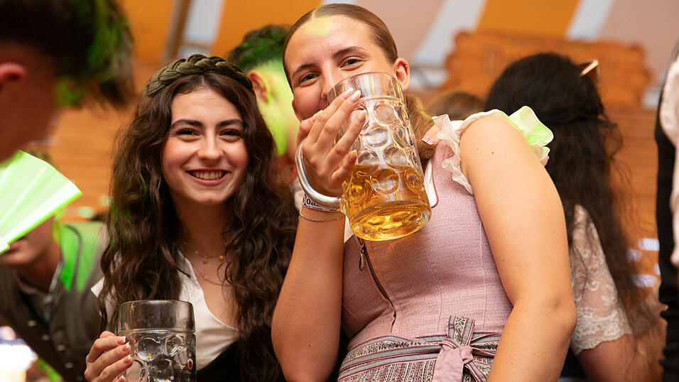 Die Partybilder vom Mittwoch, 13. August, aus dem Festzelt Nothaft. Die Partybilder vom Mittwoch, 13. August, aus dem Festzelt Nothaft.