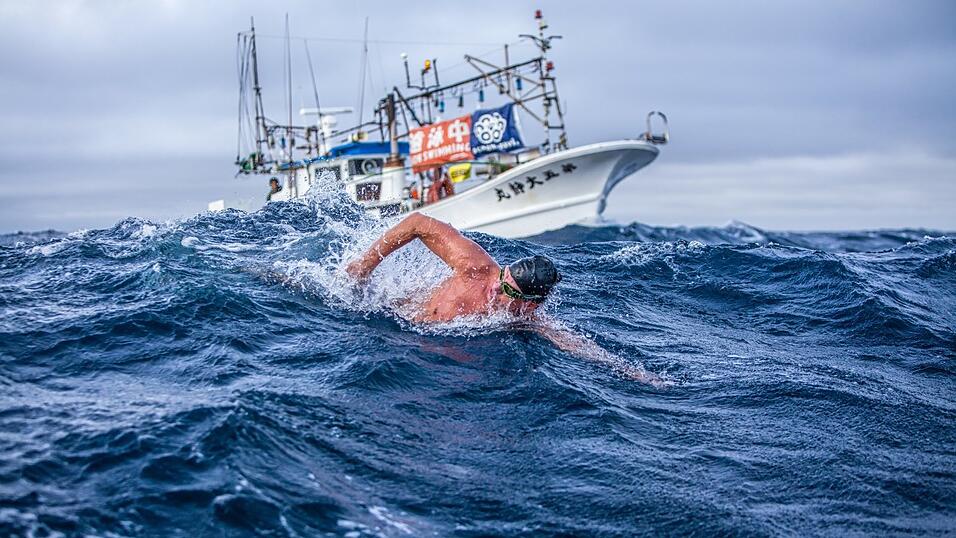 Der Extremschwimmer André Wiersig hält zahlreiche Rekorde. Doch am wichtigsten ist es ihm, den Menschen den Ozean näherzubringen. Der Extremschwimmer André Wiersig hält zahlreiche Rekorde. Doch am wichtigsten ist es ihm, den Menschen den Ozean näherzubringen.