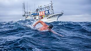 Der Extremschwimmer André Wiersig hält zahlreiche Rekorde. Doch am wichtigsten ist es ihm, den Menschen den Ozean näherzubringen.
