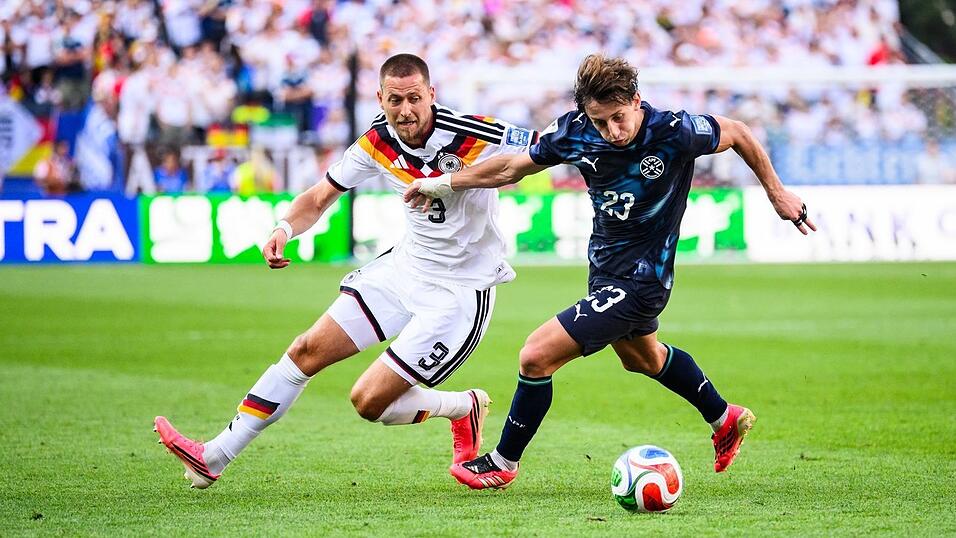 «Körperbetonter, intensiver, rustikaler» - so sollen die Nationalspieler, hier Waldemar Anton beim WM-Aus gegen Paraguay, unter Jürgen Klopp agieren. (Archivbild) «Körperbetonter, intensiver, rustikaler» - so sollen die Nationalspieler, hier Waldemar Anton beim WM-Aus gegen Paraguay, unter Jürgen Klopp agieren. (Archivbild)
