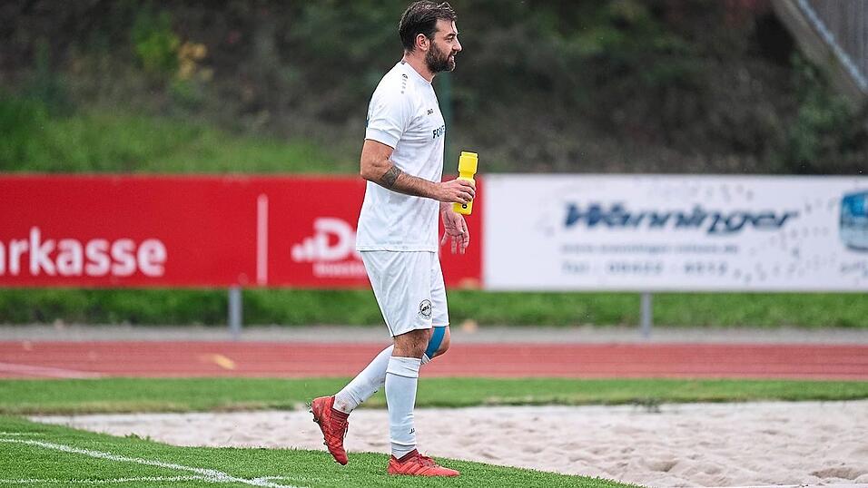 Weiß, dass der Weg zum Klassenerhalt kein leichter werden dürfte: Bogens Spielertrainer Max Bachl-Staudinger. Weiß, dass der Weg zum Klassenerhalt kein leichter werden dürfte: Bogens Spielertrainer Max Bachl-Staudinger.