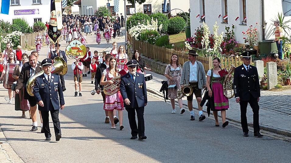 Die Schorndorfer Jubelwehr startete am Freitag in ihren viert&auml;gigen Festmarathon.