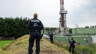 Immer wieder störten Proteste von Umweltschützern und Anwohnern die Gasbohrung - dennoch kommt das Projekt immer weiter voran. (Archivbild)