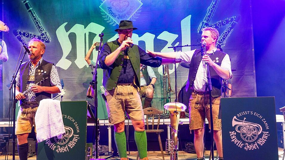Die Partybilder vom Sonntag, 16. August, aus dem Festzelt Weckmann. Die Partybilder vom Sonntag, 16. August, aus dem Festzelt Weckmann.