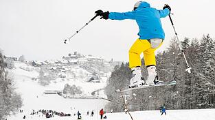 Auf Skipisten in &Ouml;sterreich und der Schweiz sind am Wochenende erneut mehrere Menschen verungl&uuml;ckt.