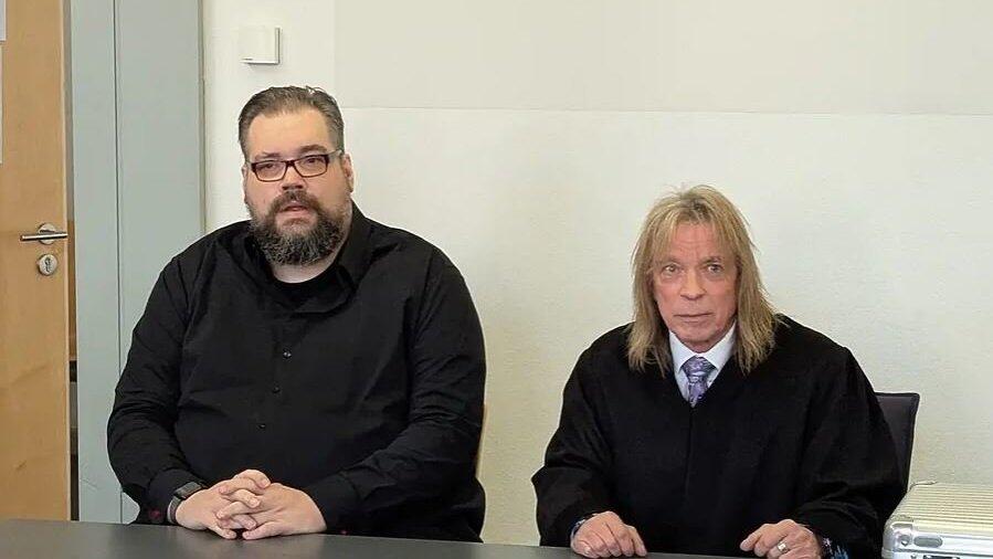 Matthias Podszus (l.) mit seinem Anwalt Sven Markuske bei einem früheren Termin. Matthias Podszus (l.) mit seinem Anwalt Sven Markuske bei einem früheren Termin.