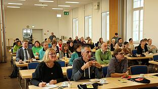 Die Lehrkräfte aus der Region beim Public Viewing des Lehrermedientags in Straubing.