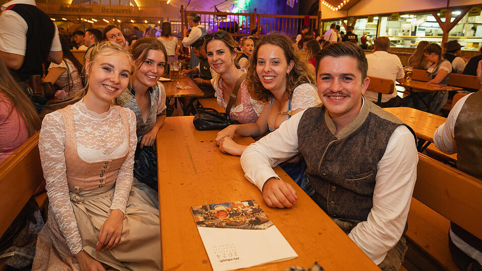 Die Partybilder vom Sonntag, 18. August, aus dem Festzelt Nothaft. Die Partybilder vom Sonntag, 18. August, aus dem Festzelt Nothaft.