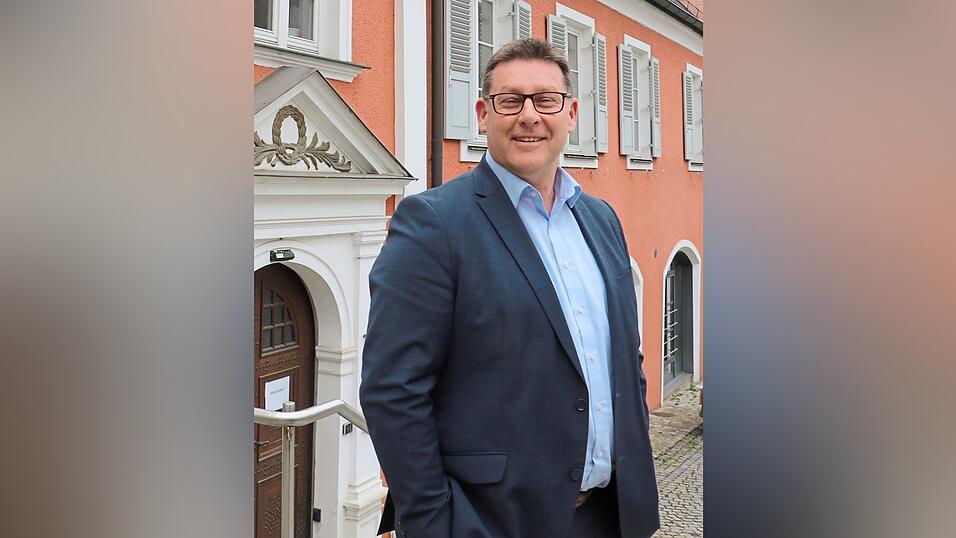 Nach sechs Jahren endet am 30. April die Amtszeit von Mainburgs Bürgermeister Helmut Fichtner. Er wird zurück in den Schuldienst kehren. Nach sechs Jahren endet am 30. April die Amtszeit von Mainburgs Bürgermeister Helmut Fichtner. Er wird zurück in den Schuldienst kehren.
